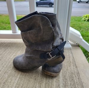 Maurices size 8 dusty black moto boots